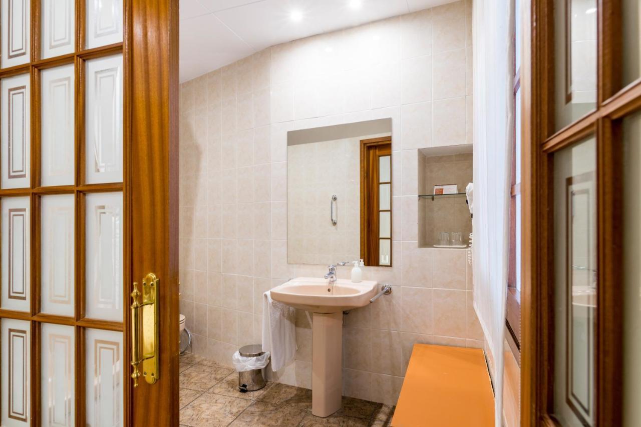 Hotel Capri Тоса де Мар Екстериор снимка