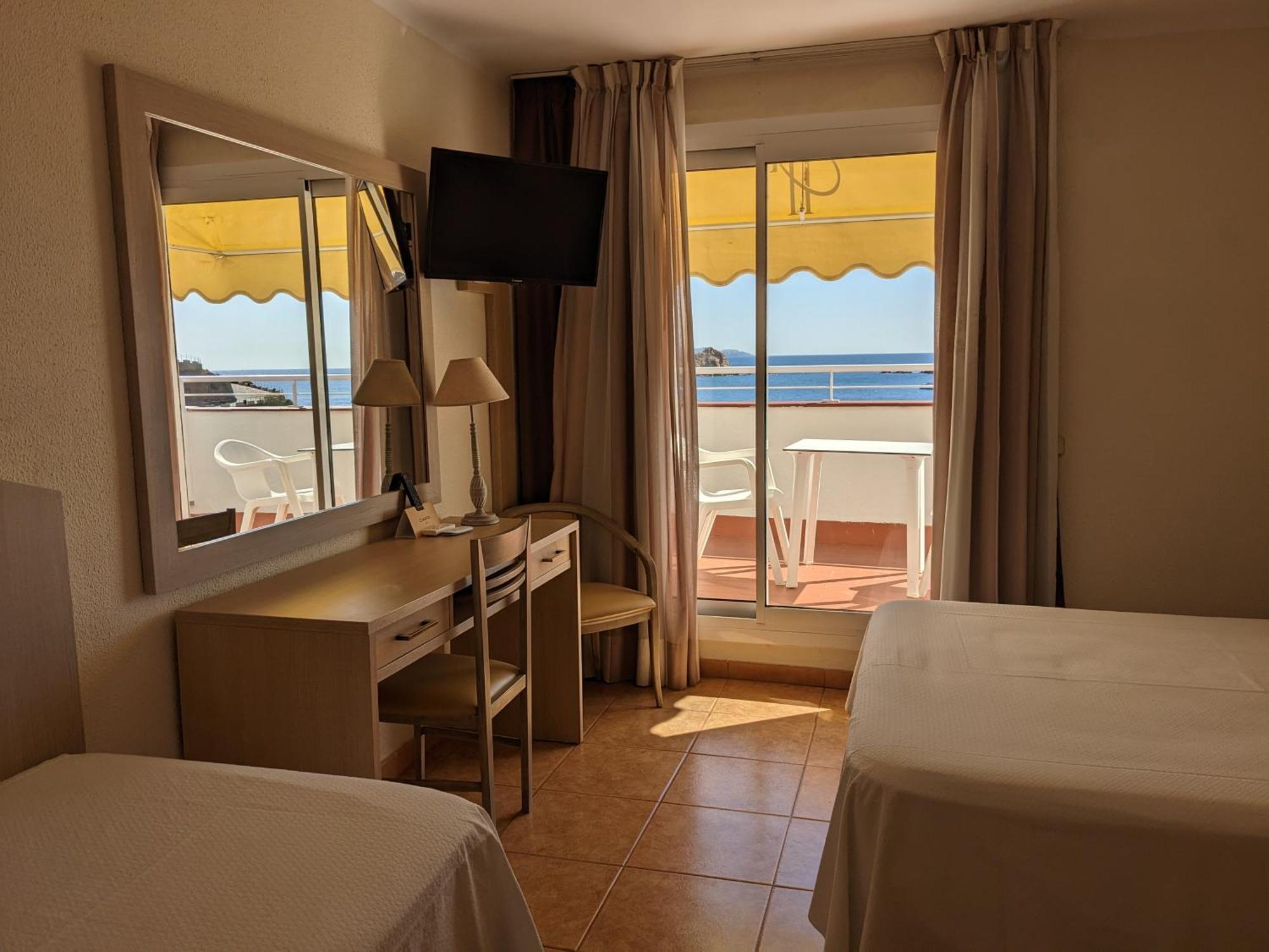 Hotel Capri Тоса де Мар Екстериор снимка