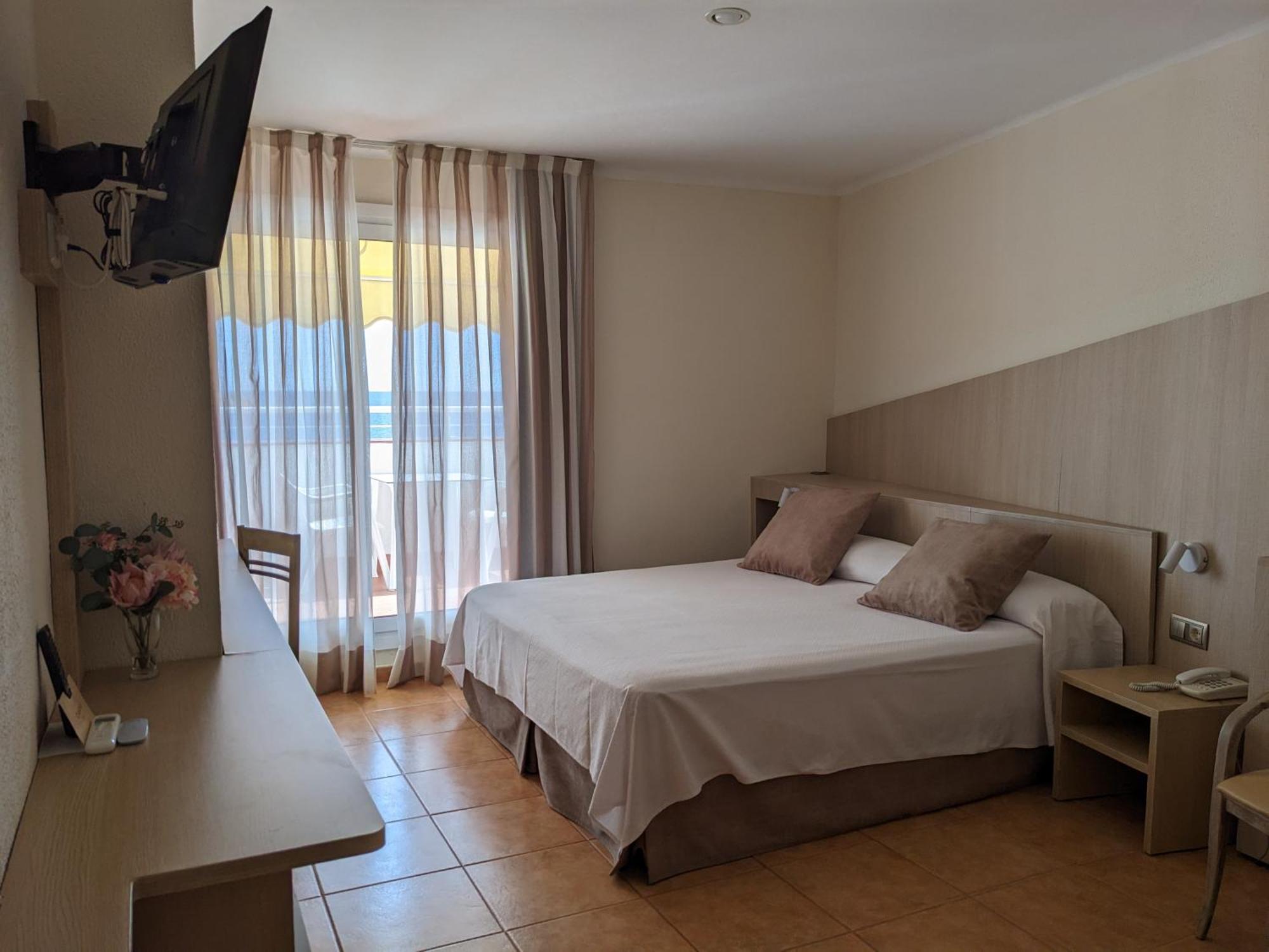 Hotel Capri Тоса де Мар Екстериор снимка