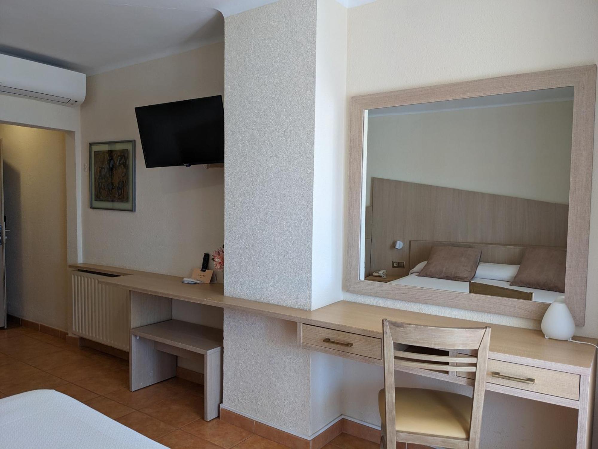 Hotel Capri Тоса де Мар Екстериор снимка